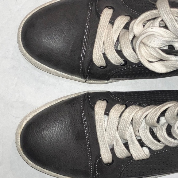 Calvin Klein Jeans “Martina” 8.5 Gray/White Hi-Tops Open Pattern - Picture 3 of 11